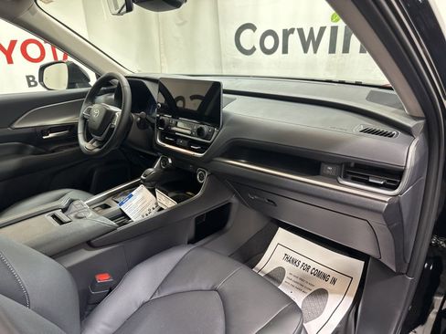 Used 2026 Toyota Grand Highlander XLE image 11