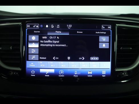 Used 2024 Chrysler Pacifica Touring-L image 24