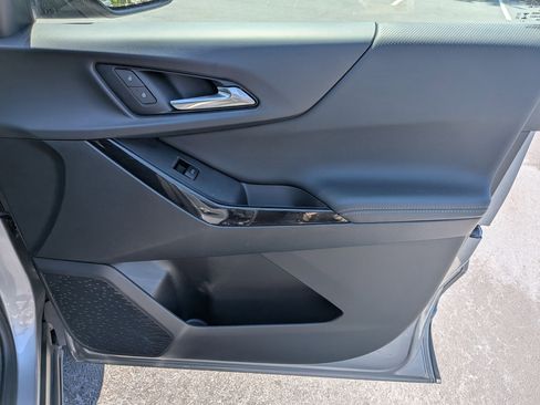 Used 2025 Chevrolet Equinox LT image 32