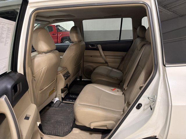 Used 2011 Toyota Highlander SE w/ Tow Pkg AWD/4WD image 8