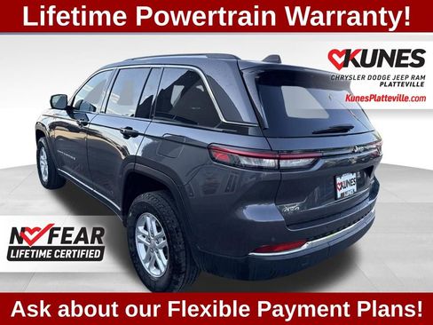 Used 2023 Jeep Grand Cherokee Laredo AWD/4WD image 4