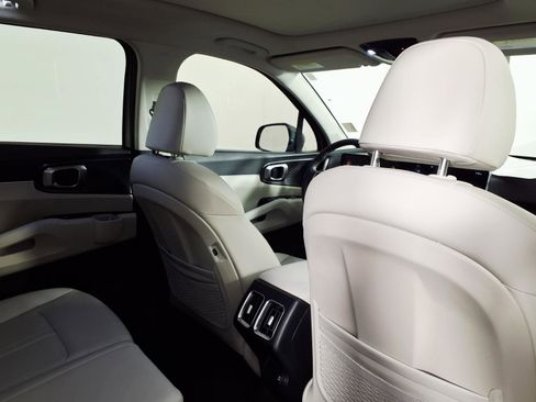 Used 2024 Kia Sorento S w/ Panoramic Sunroof Package FWD image 11