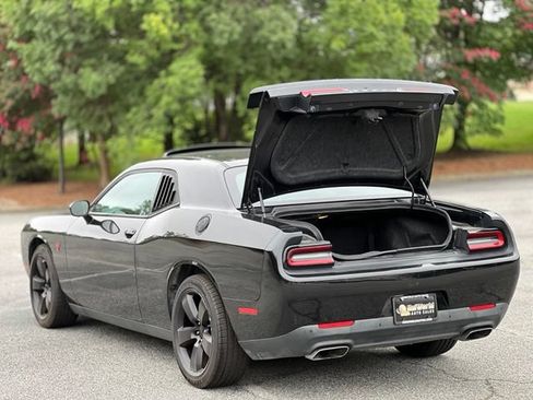 Used 2016 Dodge Challenger R/T w/ Driver Convenience Group RWD image 33