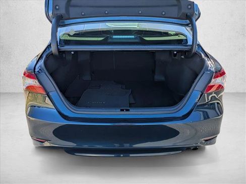 Used 2020 Toyota Camry LE image 7