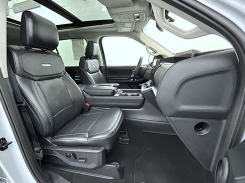 Used 2025 Ford Expedition Platinum AWD/4WD image 17