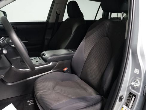 Used 2021 Toyota Highlander L FWD image 23
