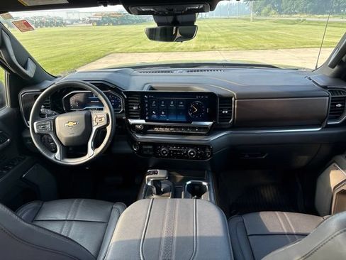 Used 2024 Chevrolet Silverado 1500 High Country w/ Technology Package AWD/4WD image 24