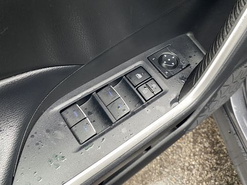 Used 2022 Toyota RAV4 XLE image 18