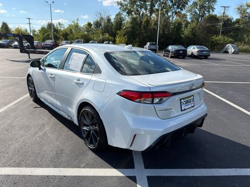 Used 2025 Toyota Corolla SE FWD image 4