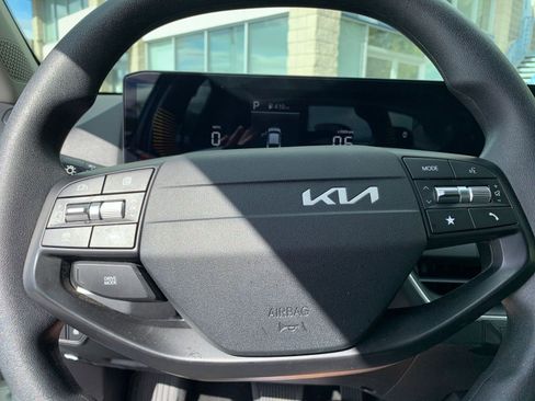 Used 2025 Kia K4 LXS image 27