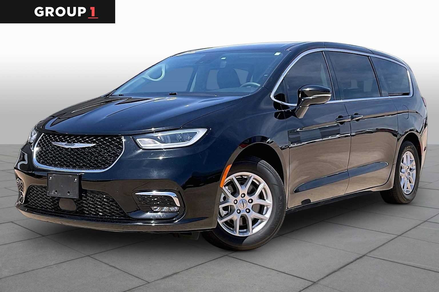 Used 2024 Chrysler Pacifica Touring-L FWD image 1