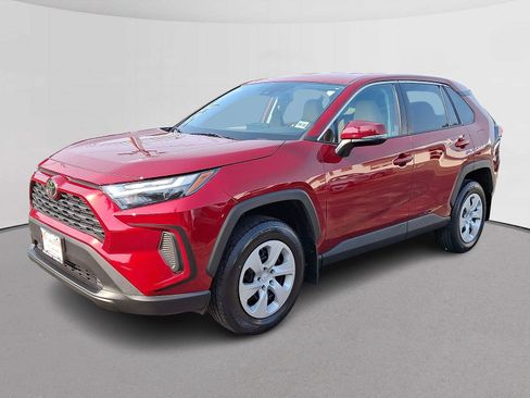 Used 2024 Toyota RAV4 LE AWD/4WD image 5