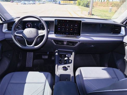 New 2025 Volkswagen Tiguan SE image 16