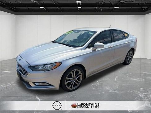 Used 2017 Ford Fusion SE w/ Equipment Group 201A FWD image 1