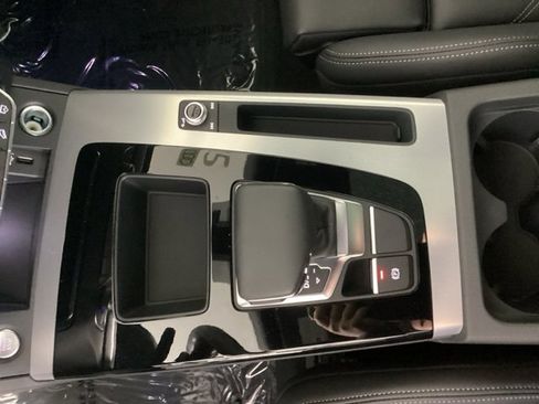 Certified 2025 Audi Q5 2.0T Premium image 27