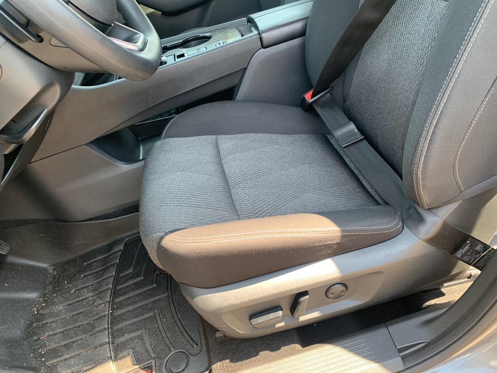 Used 2024 Nissan Rogue SV FWD image 23