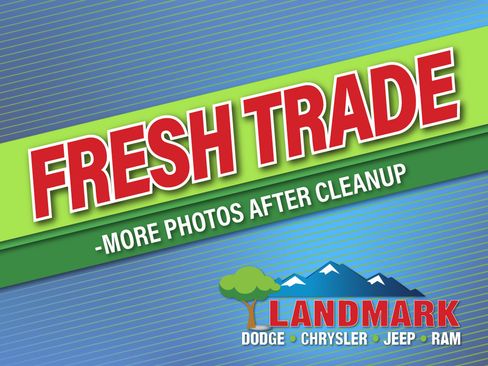 Used 2024 Chrysler Pacifica Touring-L FWD image 3