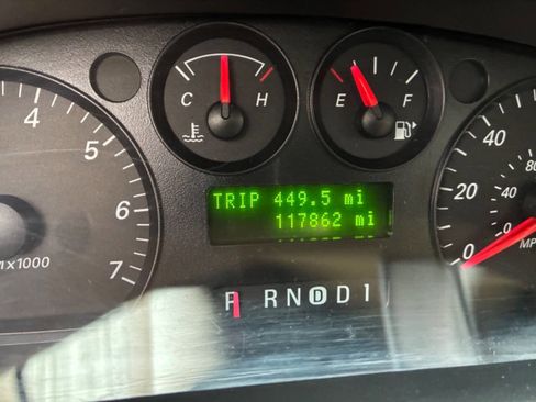 Used 2004 Ford Taurus SES image 40