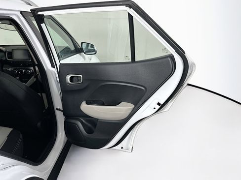 Used 2025 Hyundai Venue SEL FWD image 29