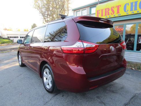 Used 2017 Toyota Sienna LE image 13
