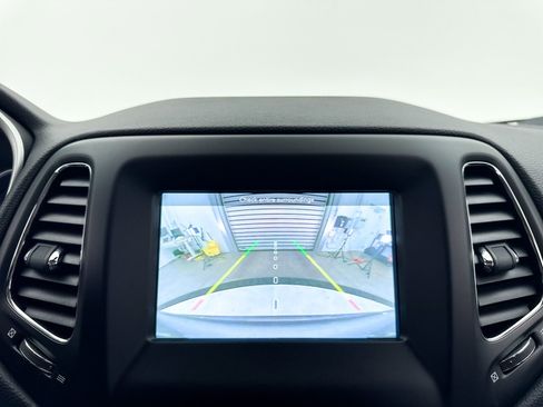 Used 2019 Jeep Compass Sport w/ Tech Group FWD image 8