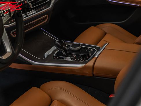 Used 2022 BMW X7 xDrive40i w/ Premium Package image 27