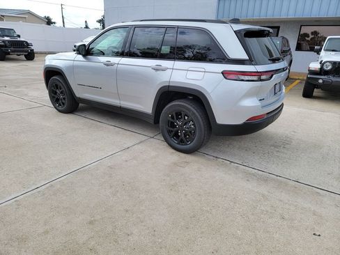 New 2026 Jeep Grand Cherokee Altitude AWD/4WD image 3