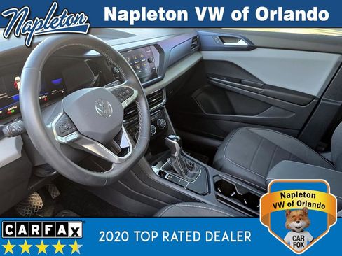 Used 2023 Volkswagen Taos SE w/ Panoramic Sunroof Package image 25