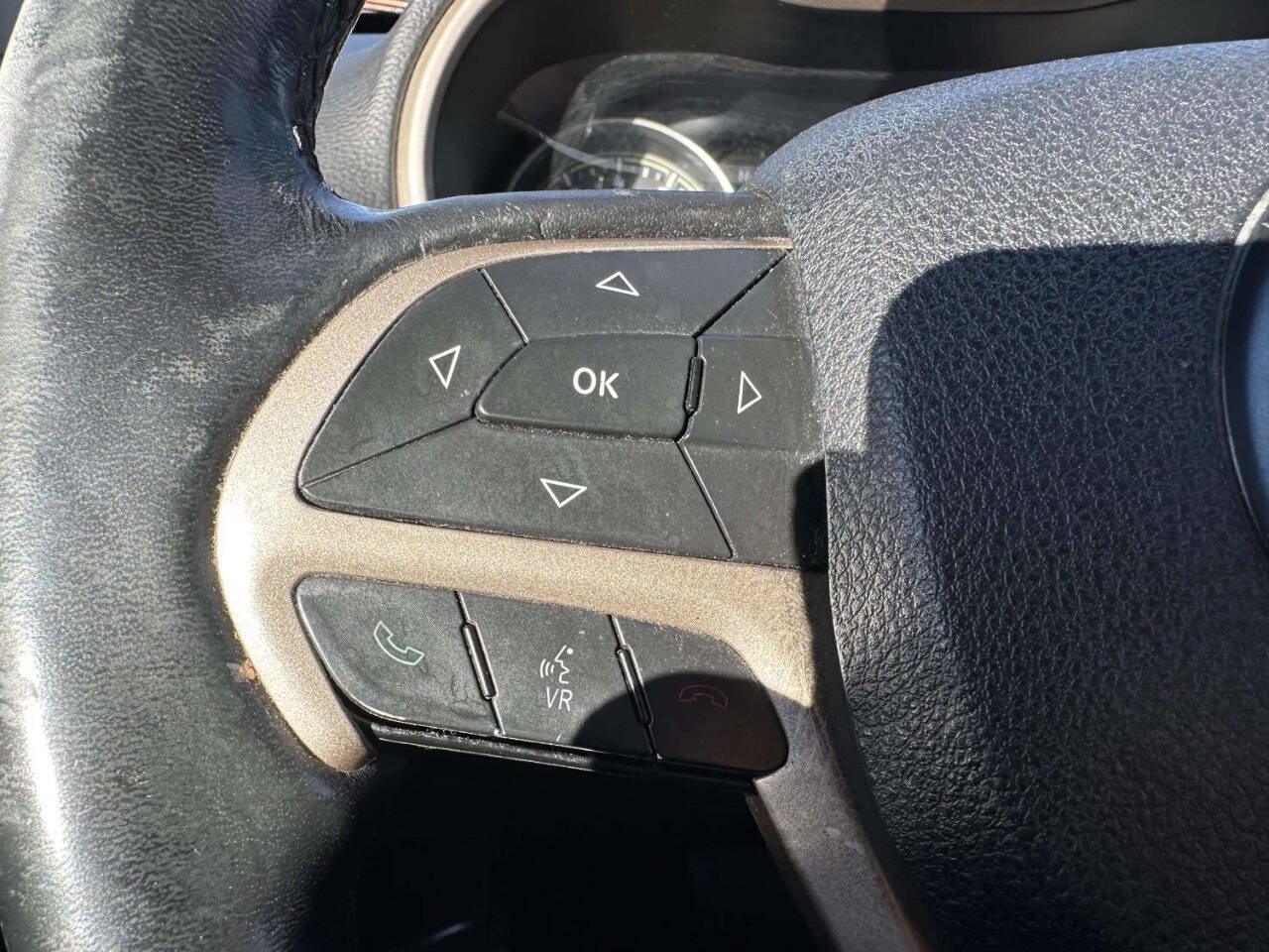 Used 2015 Jeep Cherokee Limited AWD/4WD image 25