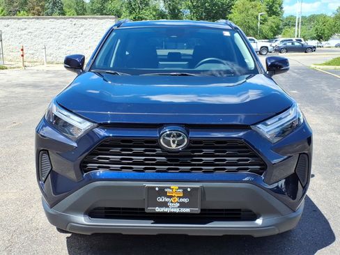 Used 2025 Toyota RAV4 XLE AWD/4WD image 2