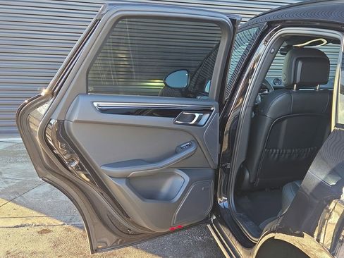 Certified 2026 Porsche Macan image 17