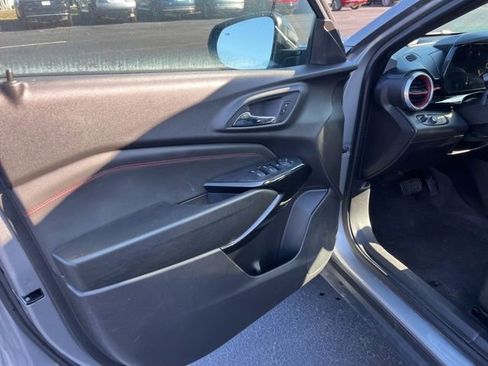 Used 2024 Chevrolet Trax RS w/ Sunroof Package FWD image 5