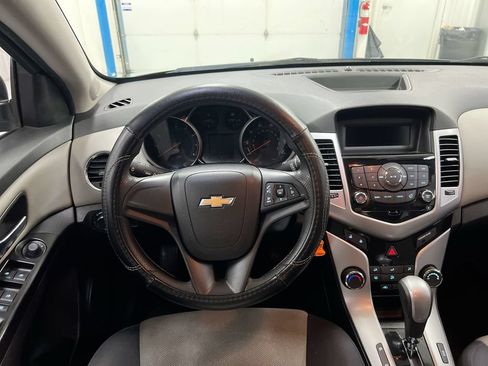 Used 2014 Chevrolet Cruze LS FWD image 11