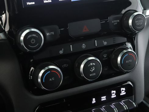 Used 2022 RAM 1500 Big Horn AWD/4WD image 14