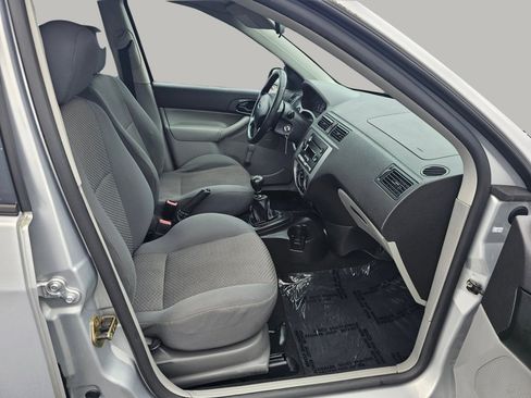 Used 2005 Ford Focus ZX5 Hatchback image 22