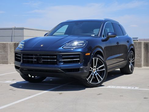 Certified 2025 Porsche Cayenne AWD/4WD image 1
