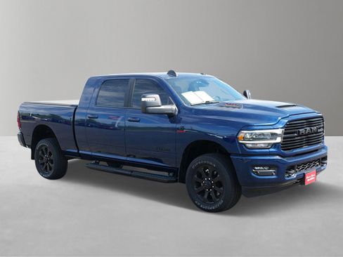 Used 2023 RAM 2500 Laramie AWD/4WD image 2