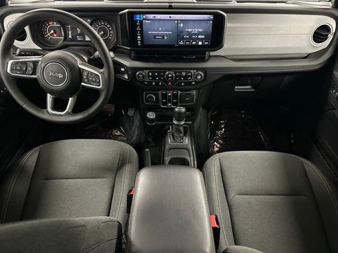 Used 2025 Jeep Wrangler Sahara image 3