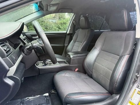 Used 2016 Toyota Camry SE image 10