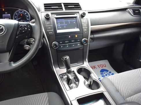Used 2016 Toyota Camry LE FWD image 6
