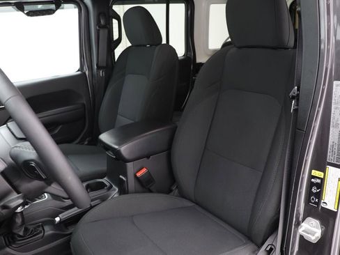 Used 2023 Jeep Wrangler Unlimited w/ Cold Weather Group image 17