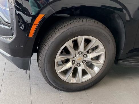 Used 2025 Chevrolet Suburban Premier AWD/4WD image 4