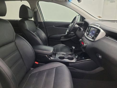 Used 2019 Kia Sorento SX image 21