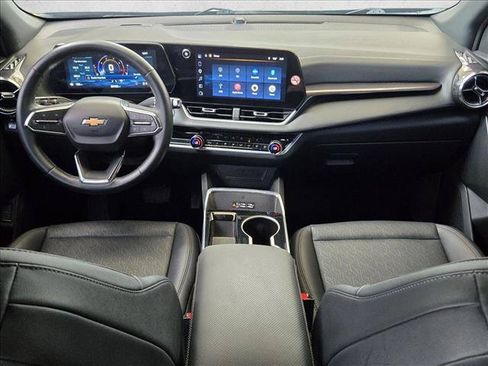 Used 2025 Chevrolet Equinox LT w/ Convenience Package II FWD image 18