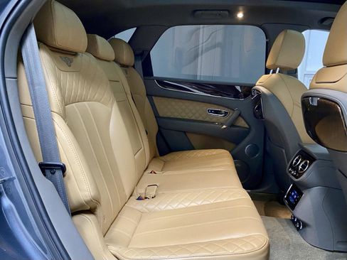 Used 2018 Bentley Bentayga AWD/4WD image 29