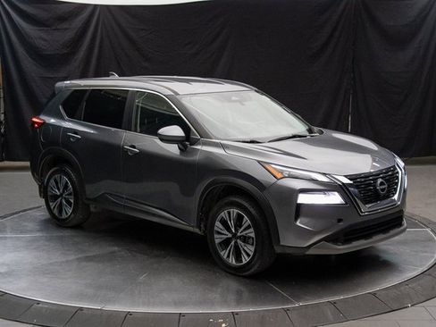 Used 2023 Nissan Rogue SV image 2