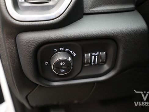 New 2026 RAM 2500 Laramie AWD/4WD image 16