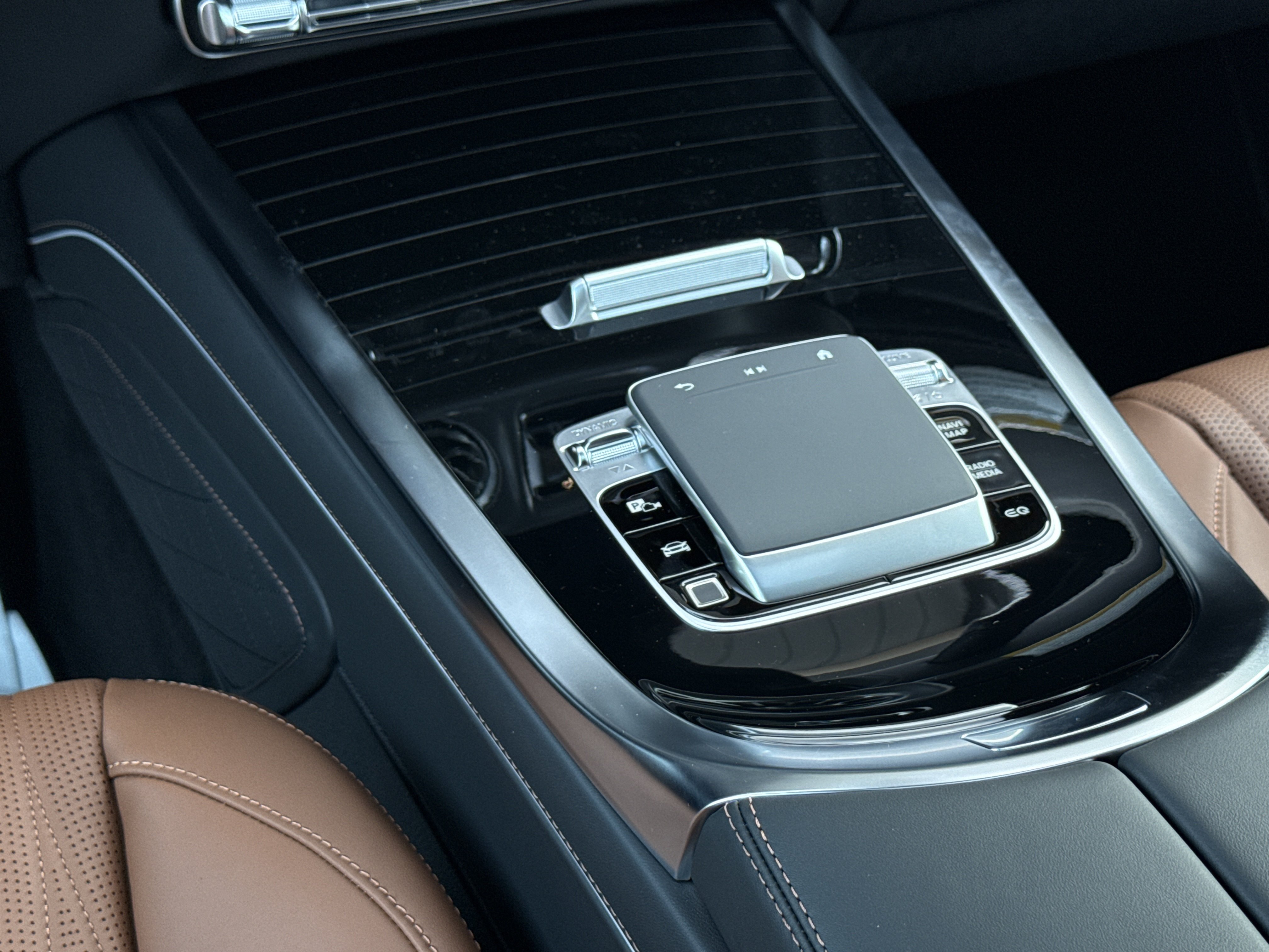 New 2027 Mercedes-Benz G 580 e image 46