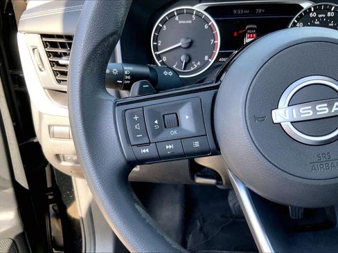 Used 2023 Nissan Rogue SV FWD image 22
