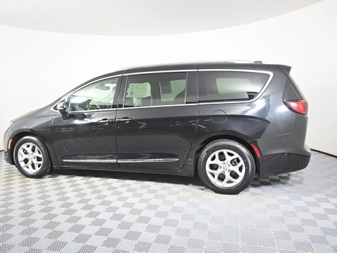 Used 2020 Chrysler Pacifica Limited w/ Advanced Safetytec Group image 3